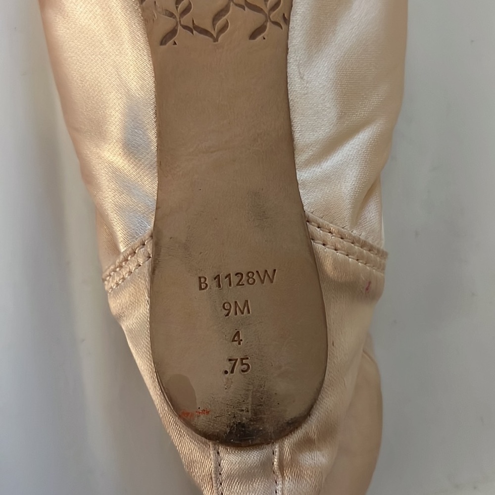 Pointe shoes - Picture 4 of 4